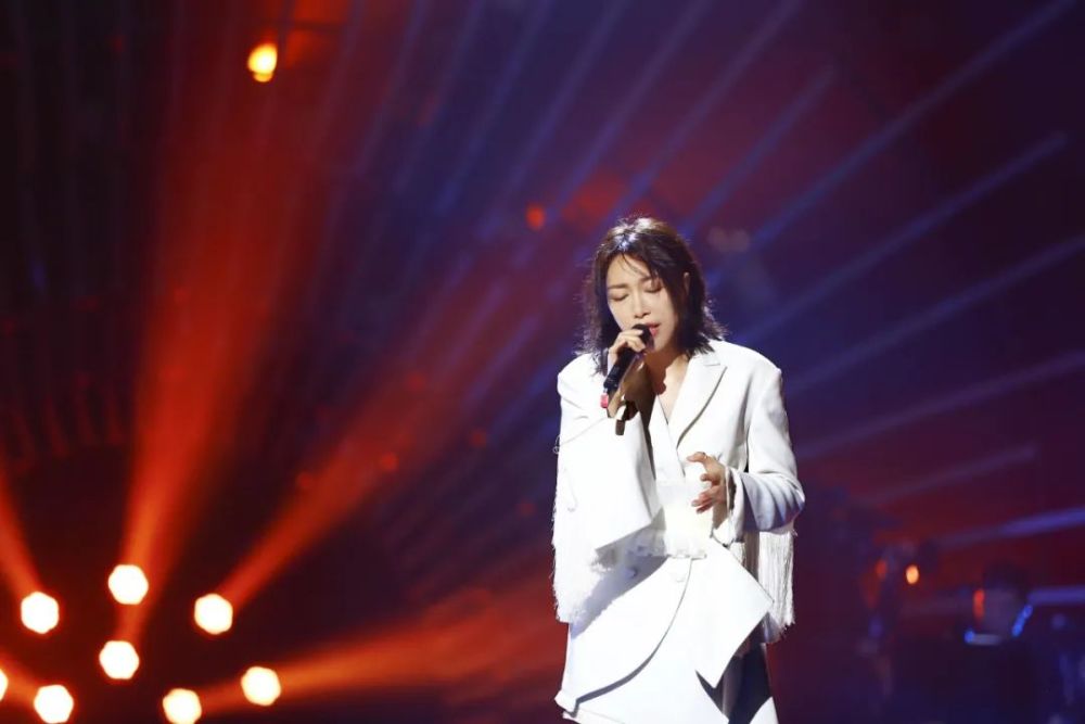 三十而已|因车祸失声、巅峰时被封杀，承包《三十而已》后，她终于又火了