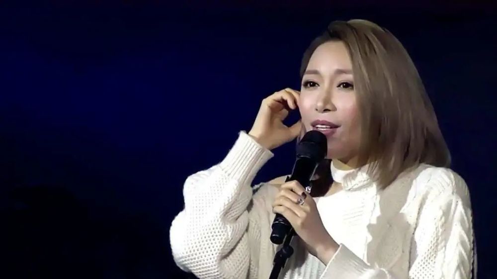 三十而已|因车祸失声、巅峰时被封杀，承包《三十而已》后，她终于又火了