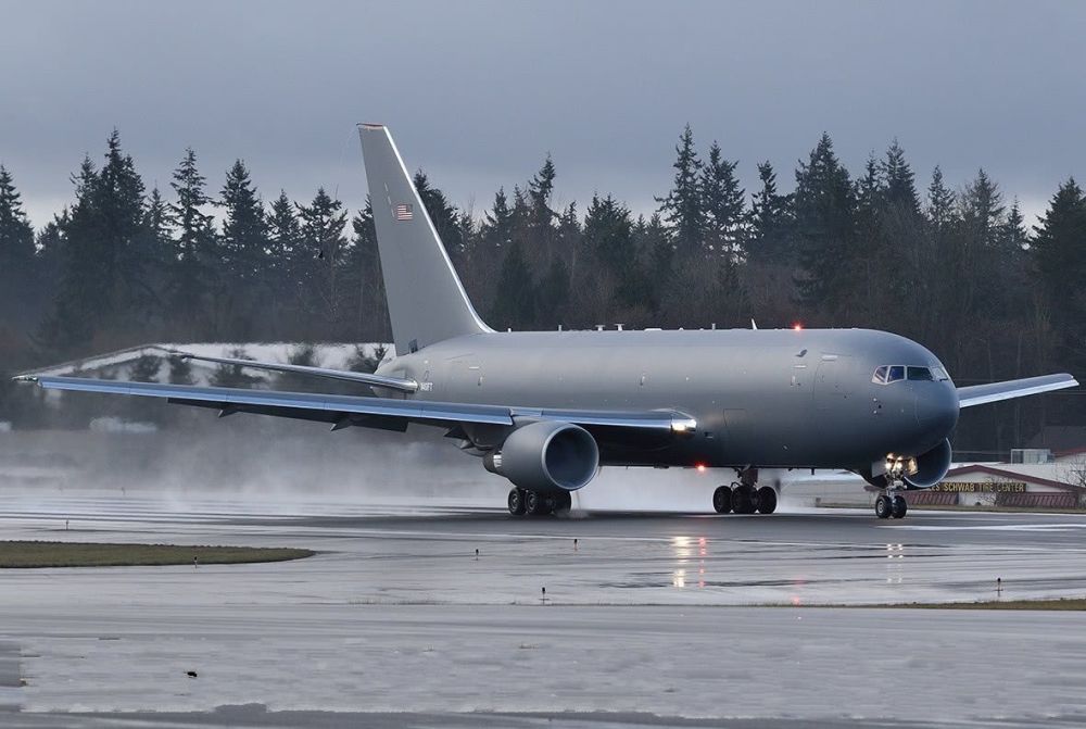 美日密切合作,波音赶制kc-46a加油机,机身已刷上日本自卫队标志_腾讯