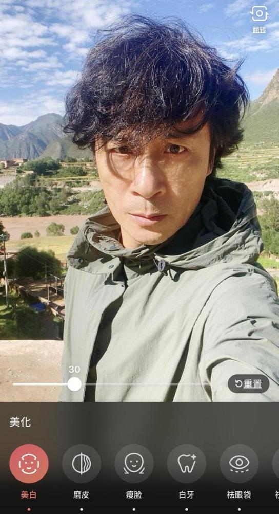 张馨予|明星不易：张馨予被当粉丝，张歆艺被爸爸屏蔽，李荣浩晒自拍被嘲