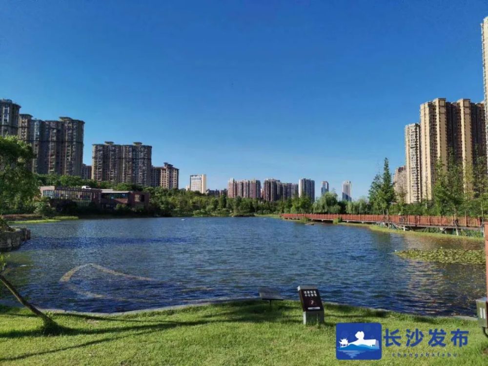 开福区,湘江北去,浏阳河,捞刀河,沙河,白沙河川流环绕,年嘉湖,月湖