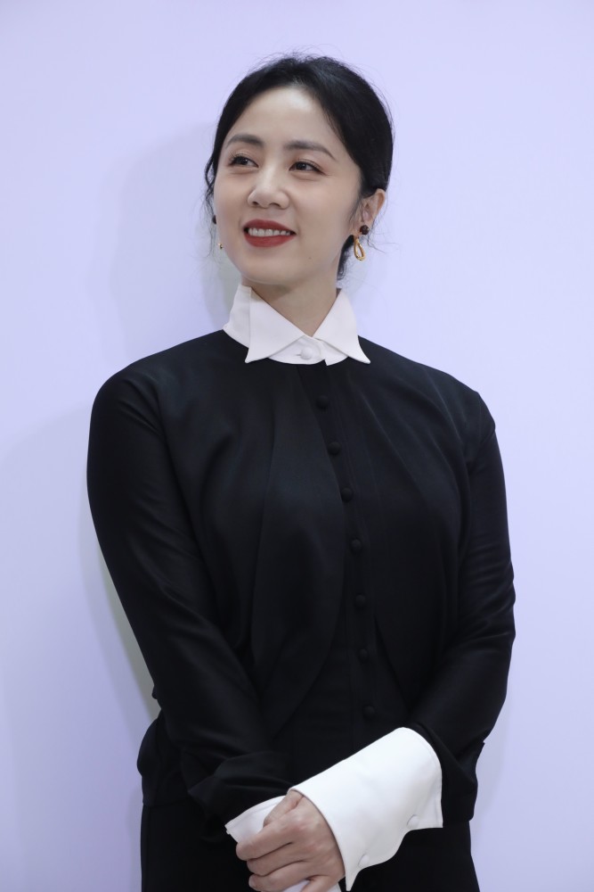 孙莉很少公开露面,眼角虽有皱纹,但浑身散发着古典优雅气质!_腾讯新闻