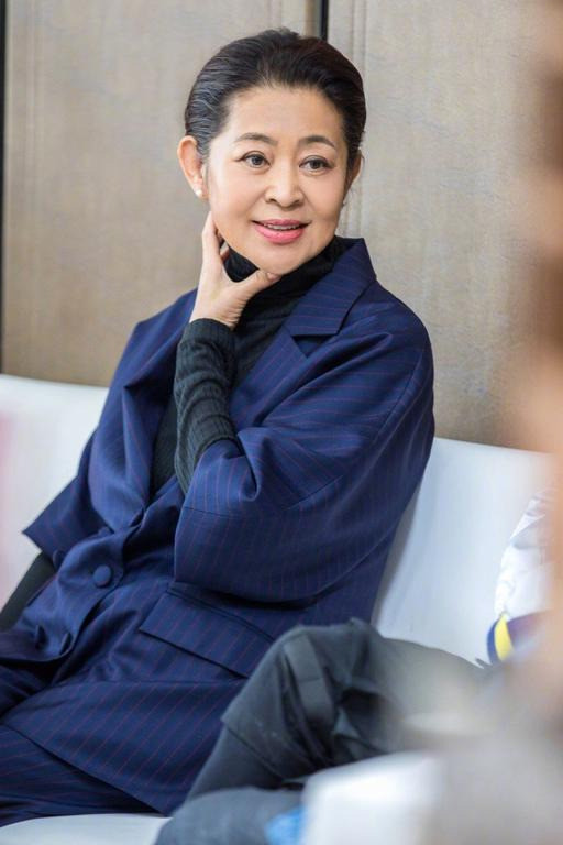 倪萍|61岁的倪萍用经历告诉我们，年轻人的腰杆不必撑得那么直！