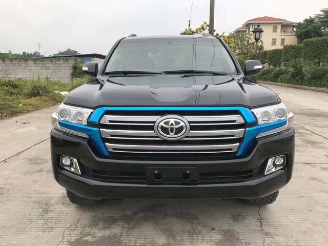 15年丰田兰德酷路泽4500售价25万每个细节都在展示着它的霸气