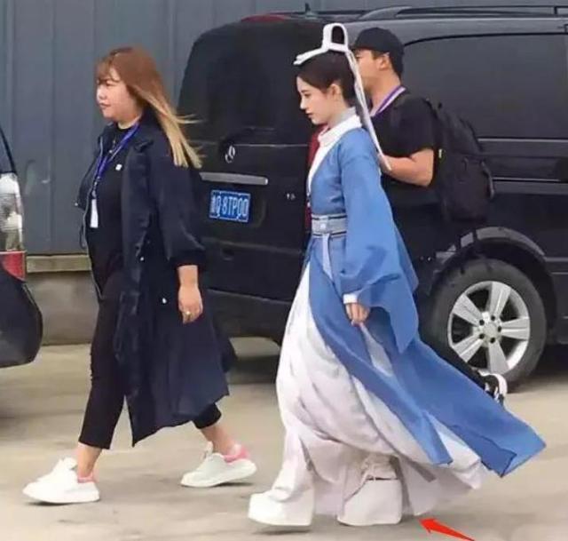 鞠婧祎|老跟“完美人设”较劲的鞠婧祎，累不累