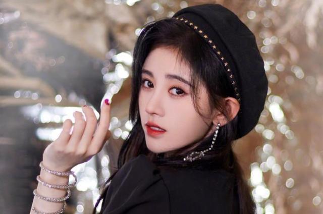 鞠婧祎|老跟“完美人设”较劲的鞠婧祎，累不累