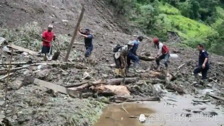 山体滑坡|64人家中睡觉，结果惨遭活埋，16人死亡40人失踪