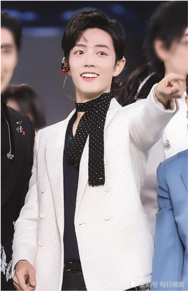 肖战|肖战即将空降直播间？肖战代言ROSEONLY官宣神秘嘉宾即将空降