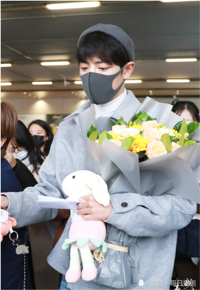 肖战|肖战即将空降直播间？肖战代言ROSEONLY官宣神秘嘉宾即将空降