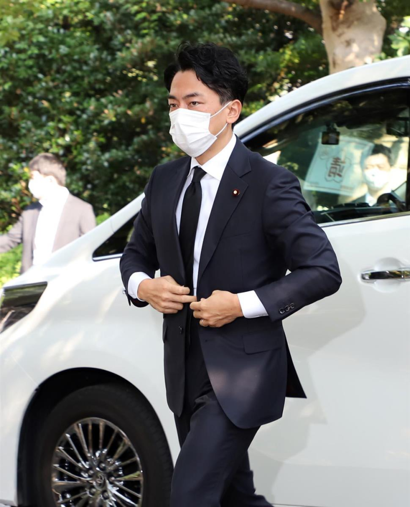 参拜靖国神社|日本环境大臣参拜靖国神社，成时隔4年首位在战败日参拜的内阁成员