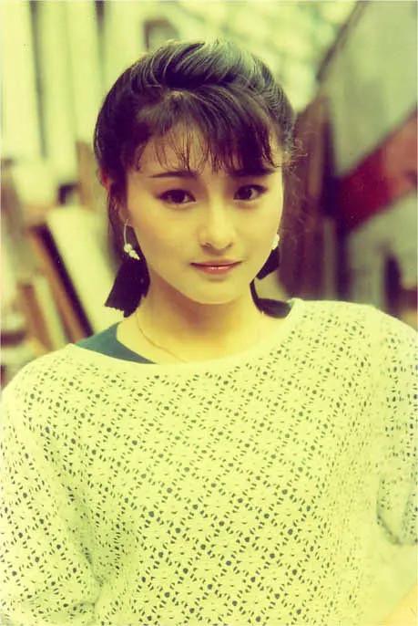 还记得再僵尸先生里扮演婷婷的女演员吗出场那一刻迷倒众人