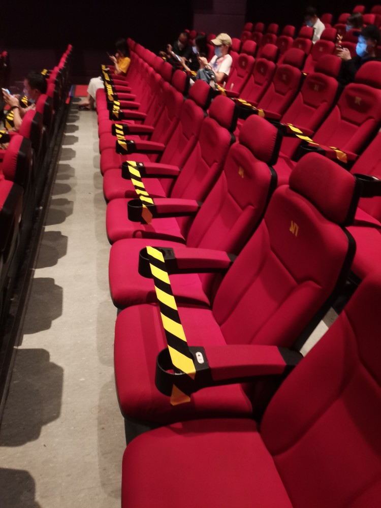 八佰|看过《八佰》点映，太胡扯太失望，生生糟蹋了这个好题材