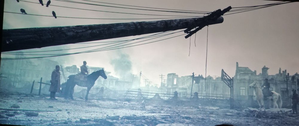 八佰|看过《八佰》点映，太胡扯太失望，生生糟蹋了这个好题材