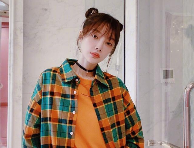 李小璐|李小璐深夜玩说唱，打扮中性酷劲十足，动作和神态跟pgone很像