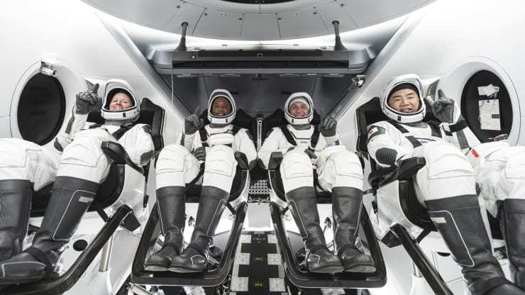 SpaceX将在10月23日开始首次商业载人发射