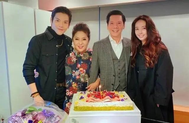 向佐|向佐陪郭碧婷待产，独自露面却憔悴不堪，难道夫妻之间吵架了？