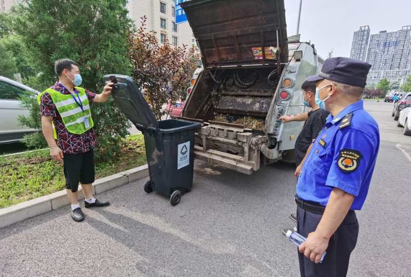 垃圾分类|小区垃圾分类做得怎么样？物业居委会现场观摩垃圾分类全过程