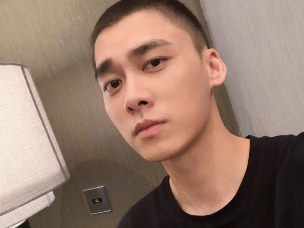 杨幂|知名女星跟迷弟小鲜肉又被拍到同居了！跳过官宣恋爱直奔结婚？