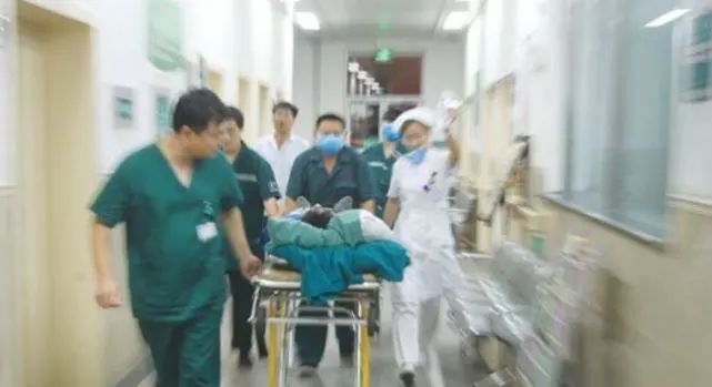 脑梗塞|63岁阿姨，昏迷入院，1小时后身亡，这玩物害了不少人，尤其是夏天