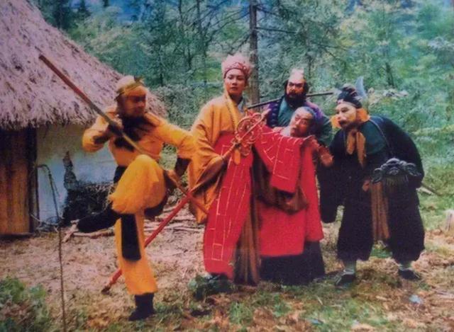 西游记|农村土豪投资500万重拍西游记，为了省钱，连盒饭都吃得很寒酸