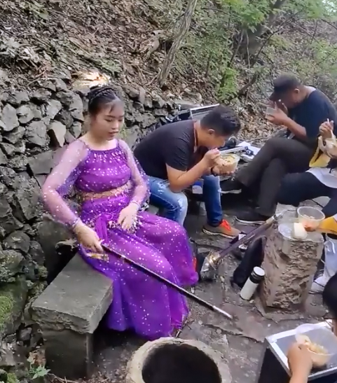 西游记|农村土豪投资500万重拍西游记，为了省钱，连盒饭都吃得很寒酸