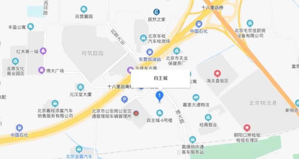 马路|现成的停车场不用，非要违规停在马路上，这是为什么？
