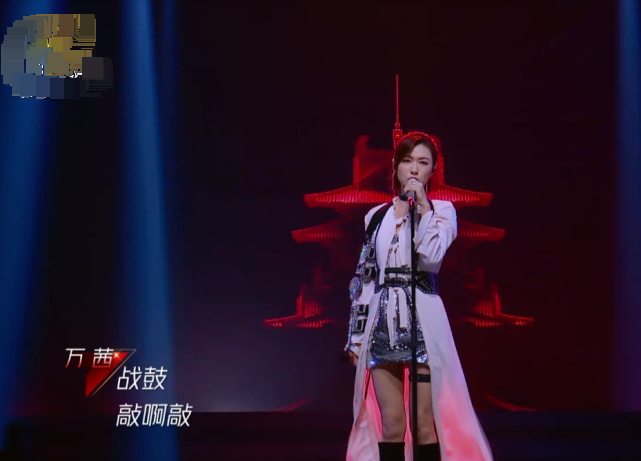 《乘风破浪》万茜三种唱腔演绎《缘分一道桥》,坚定眼神唱哭全场