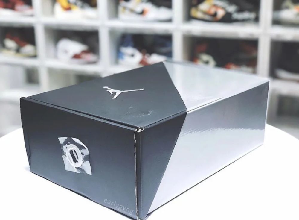 "大魔王 2.0"aj11 还有特殊鞋盒!似乎是套装发售!