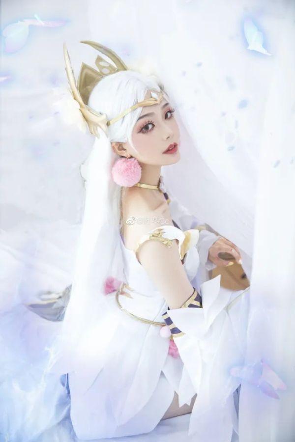 王者荣耀cos:白色仲夏夜之梦你见过吗?这个貂蝉真的太白了!_腾讯新闻