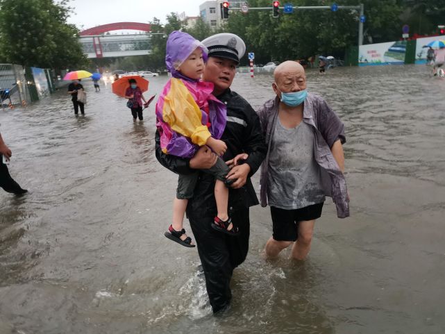 2023致敬大雨中的逆行者事迹作文材料