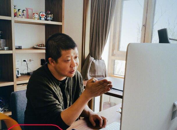 姚晨|姚晨晒夫妻合照为老公庆生，甜喊爱称表白曹郁：你是我的光