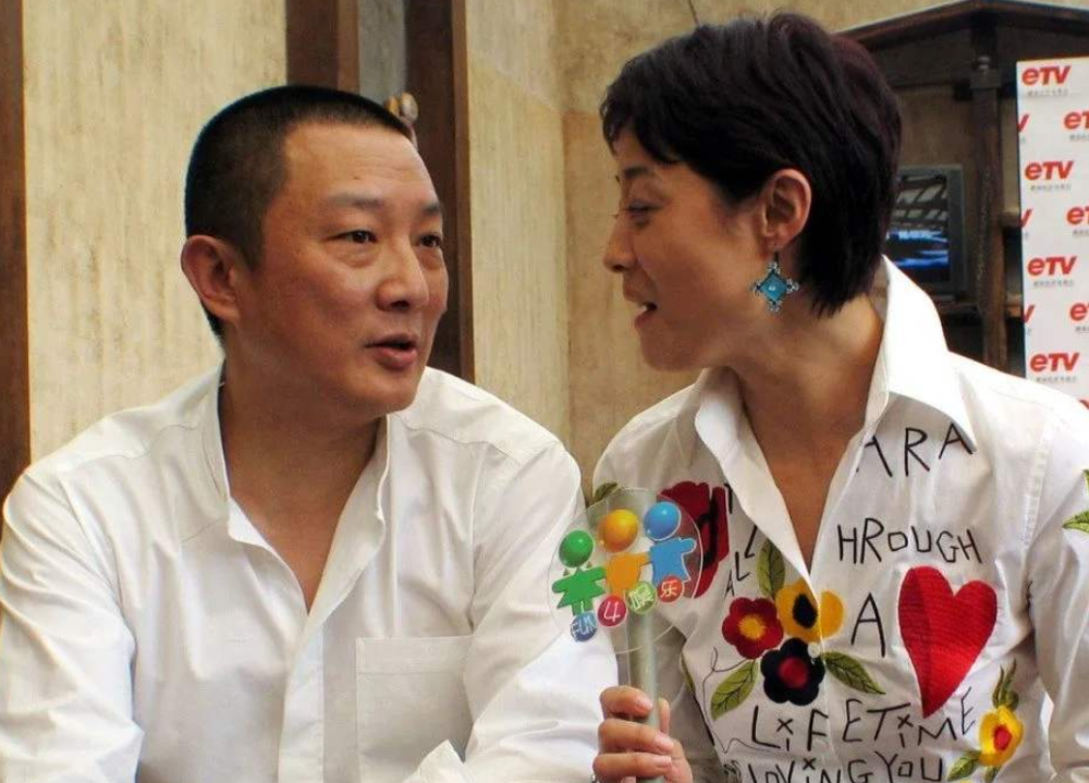 五婚娶刘蓓,绯闻对象众多的他;相貌平平的张黎凭啥备受女星青睐?