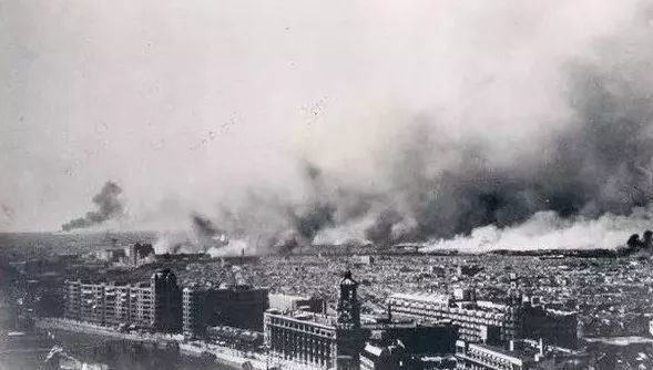 彼时,目之所及,只有尸横遍野,血流成河.