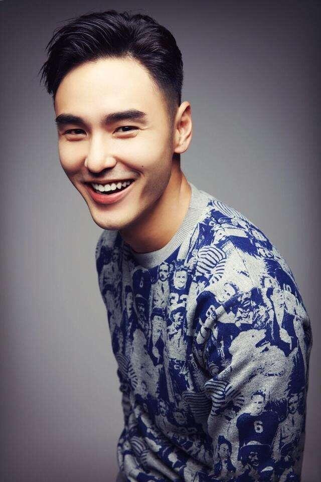 阮经天|阮经天手捧骨灰忍痛送别90岁奶奶，高龄失智爷爷至今不知老伴已去世