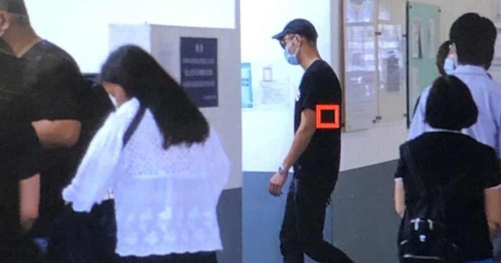 阮经天|阮经天手捧骨灰忍痛送别90岁奶奶，高龄失智爷爷至今不知老伴已去世