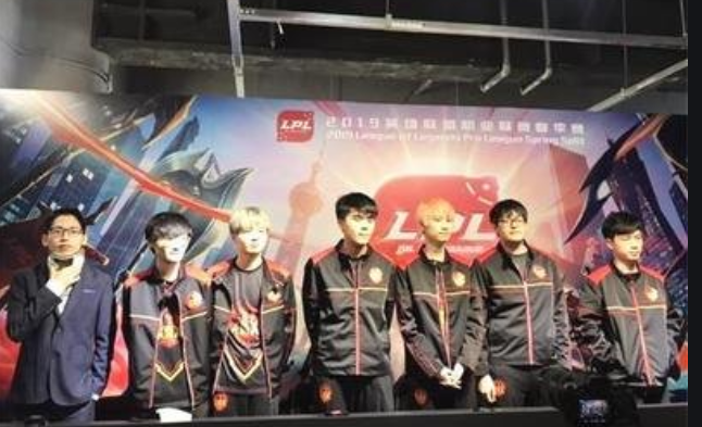 FPX战队季后赛，遭遇了一轮游之后就直接被淘汰了