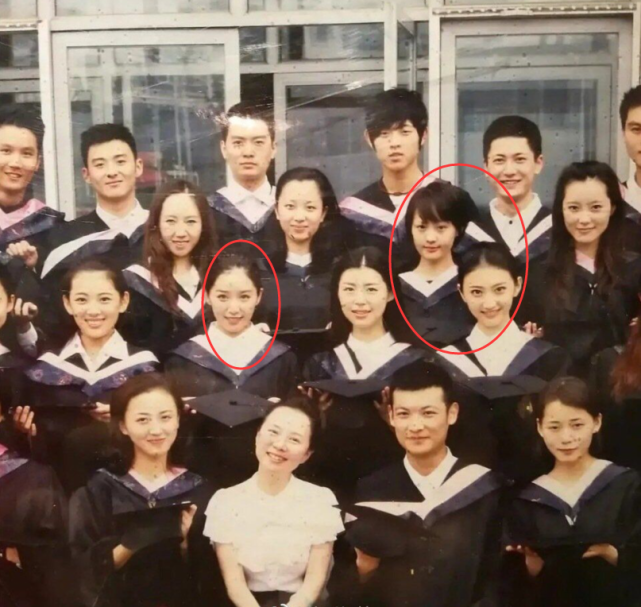 阚清子,卢杉,景甜这三位和郑爽都是同班同学,如今发展的也都是不错