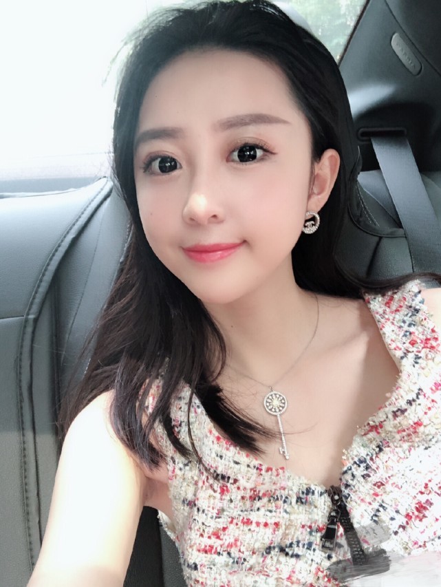 潘玮柏|潘玮柏懒理妻子绯闻，婚后现身秀恩爱自称幸福肥，戴婚戒感情稳定