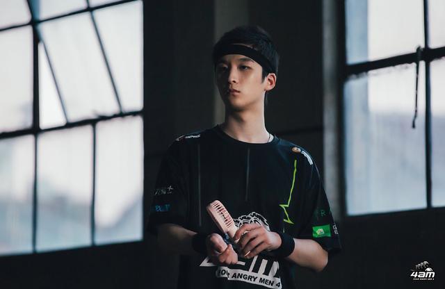 4am战队颜值担当,永远化身明星选手,粉丝:被天使亲吻过的五官