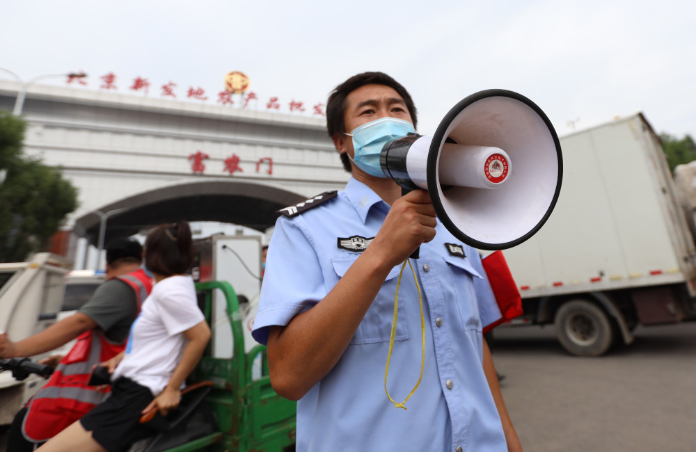马甲|北京新发地复市首日：商家自费买马甲实名进场，有商户倒在“黎明”前