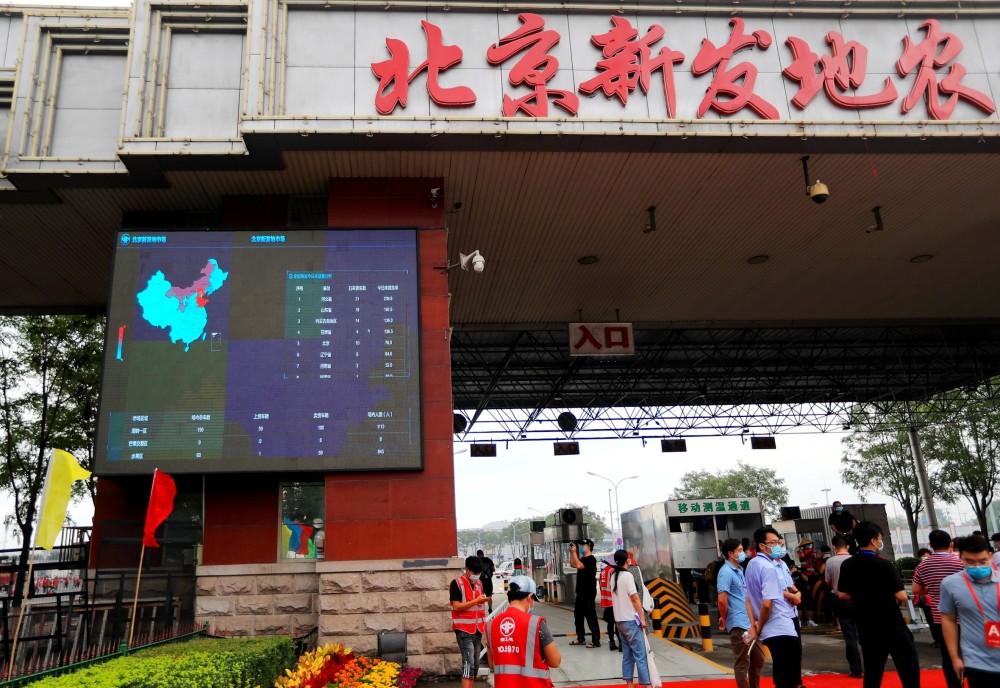 马甲|北京新发地复市首日：商家自费买马甲实名进场，有商户倒在“黎明”前