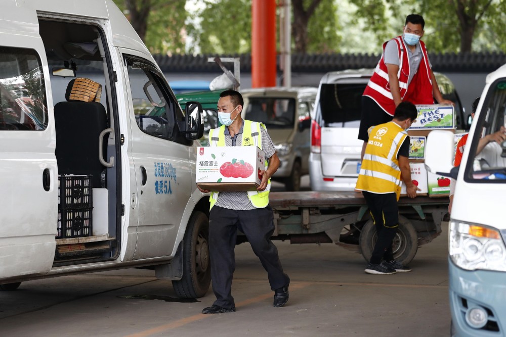 马甲|北京新发地复市首日：商家自费买马甲实名进场，有商户倒在“黎明”前