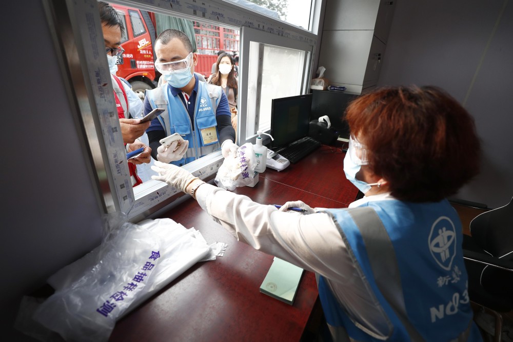 马甲|北京新发地复市首日：商家自费买马甲实名进场，有商户倒在“黎明”前