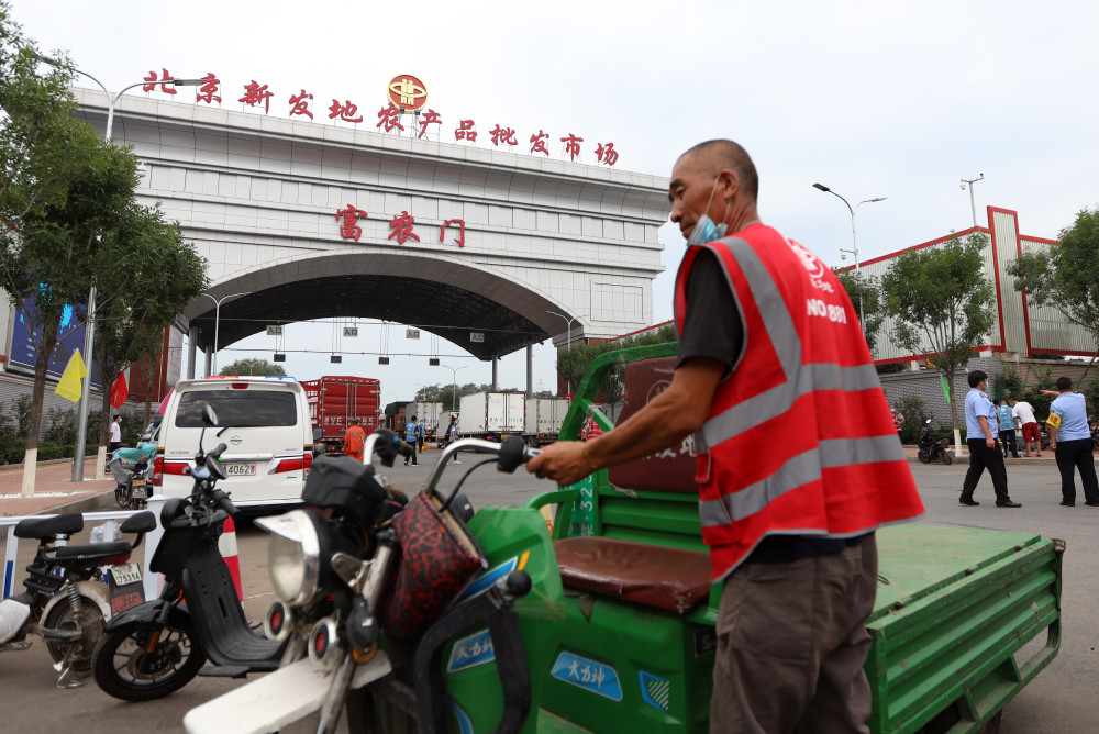 马甲|北京新发地复市首日：商家自费买马甲实名进场，有商户倒在“黎明”前