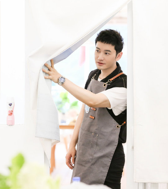 黄晓明|《中餐厅》黄晓明教跳无价之姐，丢掉偶像包袱后终于不油腻！