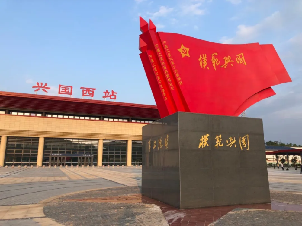 赣鄱"鱼米之乡"的南北又将沿线一座座红色城市串联了起来组成了一道