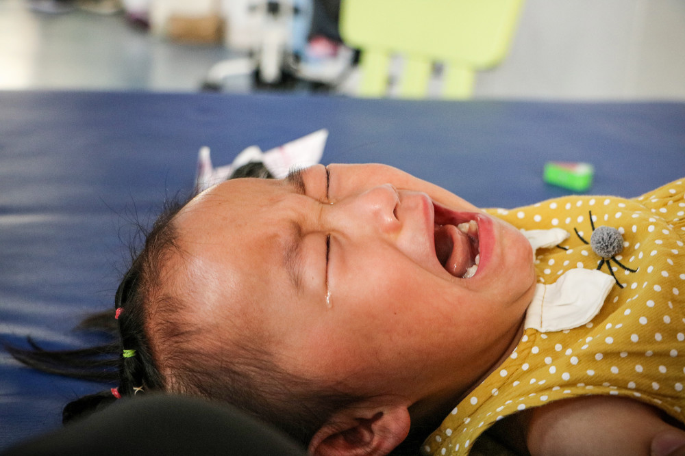 广东女孩远嫁河南生下残疾宝宝遭人歧视一度想带女儿一起自杀