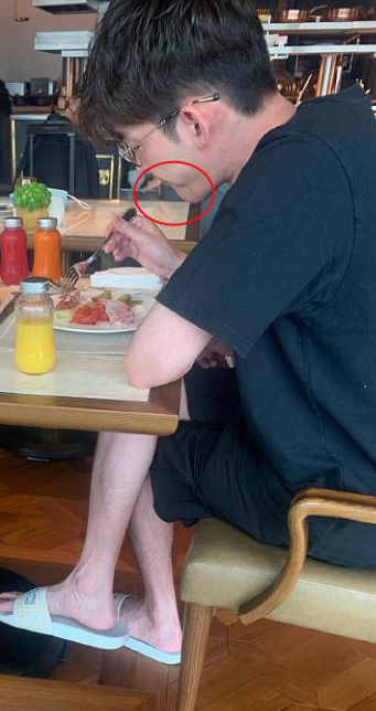 张翰|张翰被偶遇穿拖鞋就餐超接地气，脸颊凹陷消瘦身材格外抢镜