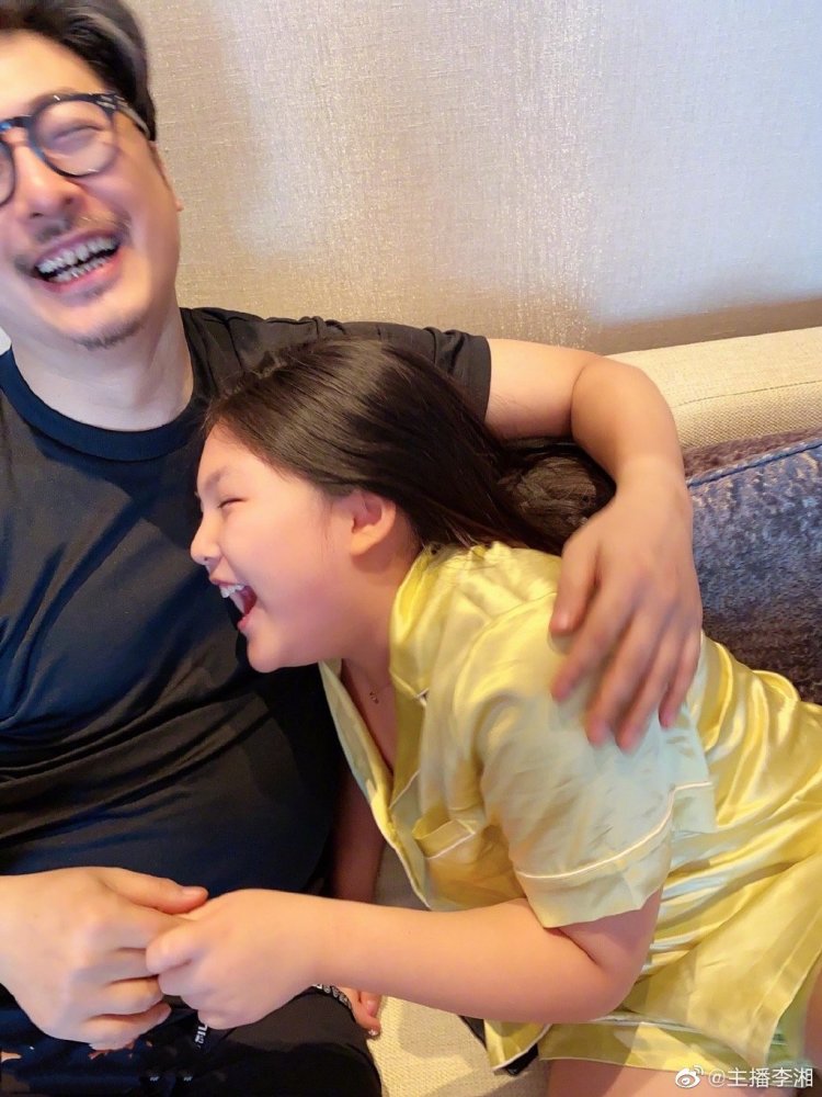 王岳伦|王岳伦人设崩塌？“最爱李湘”声明已删除，定情手镯很久没戴了