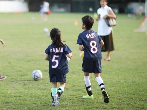 小花妹妹|孙俪晒小花妹妹打篮球，6岁女儿侧脸曝光，胖嘟嘟太像爸爸邓超